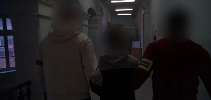 38-latek z kolegą okradł jeden ze sklepów budowlanych w Olsztynie. W bieliźnie schował narkotyki [WIDEO]