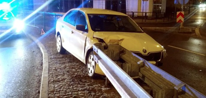 Artykuł: Groźnie wyglądająca kolizja na ul. Partyzantów. 32-letni kierujący skodą uderzył w bariery