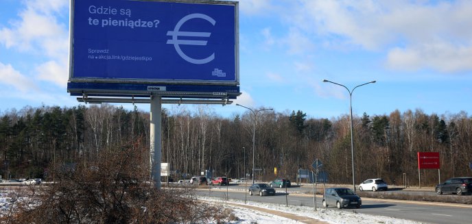 Artykuł: ''Gdzie są te pieniądze?''. Niebieskie bilbordy stanęły w Olsztynie