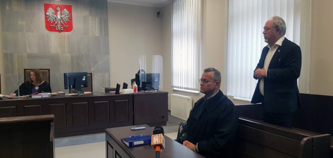 Artykuł: Oskarżony o fałszerstwo dokumentów burmistrz Dobrego Miasta stanął przed sądem