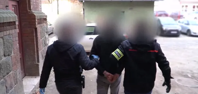 Pięciu mężczyzn więziło 34-latkę z Olsztyna i ją brutalnie pobiło [WIDEO]