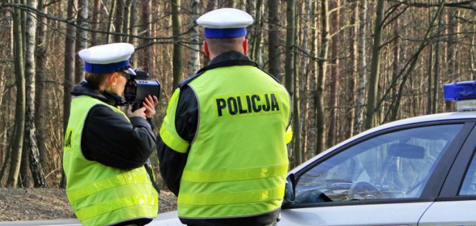 19-latek kieruący volkswagenem ledwo zdążył zahamować przed policjantem z drogówki. Zapłaci wysoki mandat