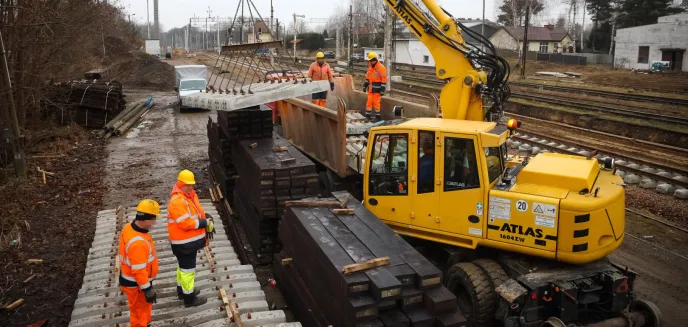 Na stacji Olsztyn Gutkowo powstają nowe tory i rozjazdy. Podróż koleją m.in. do Trójmiasta ma być sprawniejsza [ZDJĘCIA]