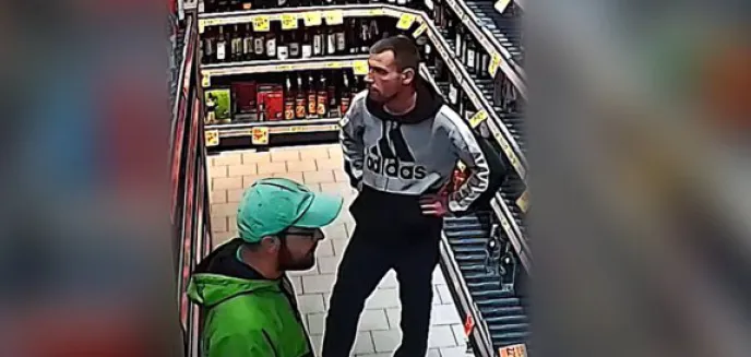 Dwaj koneserzy markowych alkoholi ''zapomnieli'' zapłacić za towary. Mają kłopoty [WIDEO]