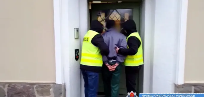 20-latek podejrzany o znęcanie się nad 8-miesięcznym dzieckiem. Olsztyńscy policjanci zatrzymali go pod Krakowem [WIDEO]