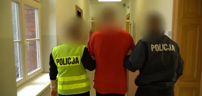38-latek próbował ukraść katalizator z opla. Wpadł na gorącym uczynku [WIDEO]