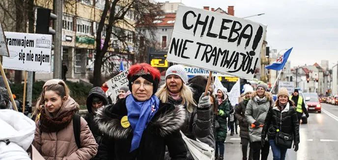 ''Jesteśmy tylko kosztem''. Związkowcy protestowali przed miejskim ratuszem [ZDJĘCIA, WIDEO]