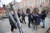 W rocznicę wybuchu wojny na Ukrainie przed ratuszem odsłonięto instalację zbudowaną ze szczątków rakiet