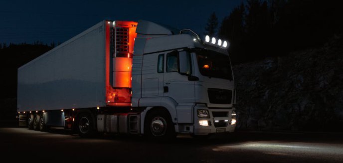 Czy należy sygnalizować martwe pole w pojazdach ciężarowych?