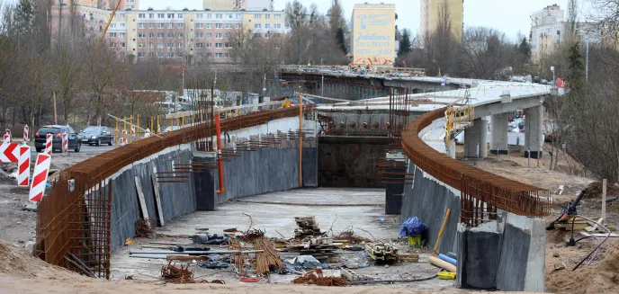 Kamienie milowe w inwestycji tramwajowej. Wiemy, kiedy zakończą się prace na estakadzie [ZDJĘCIA]