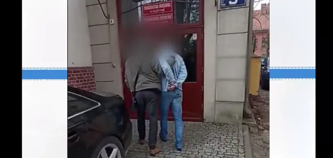 36-latek i 40-latek podawali się za osoby bogate. Wyłudzili m.in. nieruchomość o wartości miliona złotych
