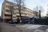 W otoczeniu budynku Wojewódzkiego Zespołu Lecznictwa Psychiatrycznego powstał niewielki obiekt handlowy