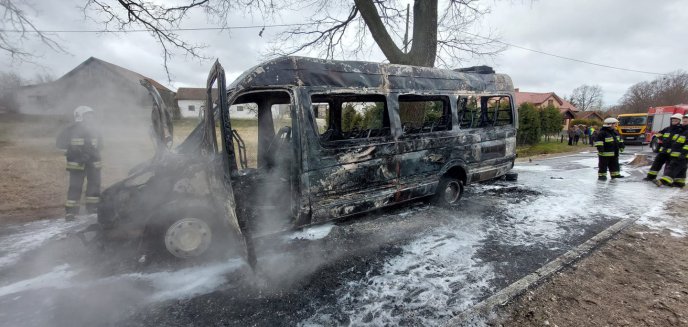Artykuł: Pożar busa na trasie Dobre Miasto-Jeziorany. Auto doszczętnie spłonęło [ZDJĘCIA]