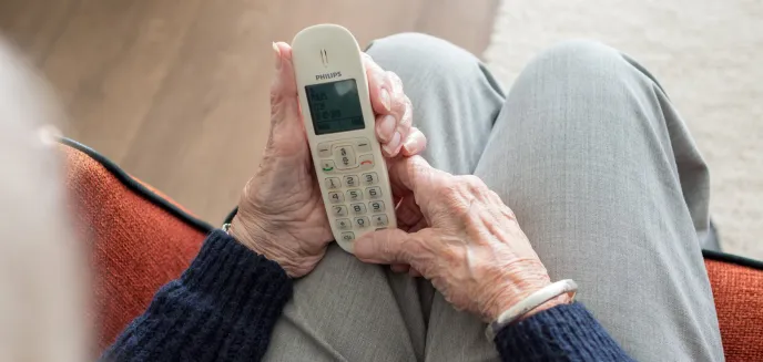 73-letnia seniorka z Olsztyna chciała pomóc ''policji''. Wyrzuciła torbę z kwotą 70 tys. zł pod samochód