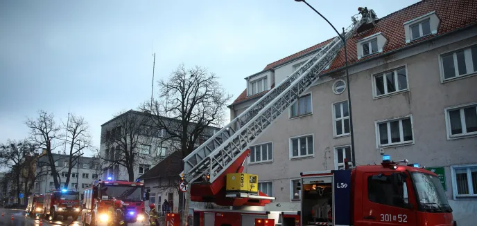 Pożar kamienicy w centrum Olsztyna [ZDJĘCIA]