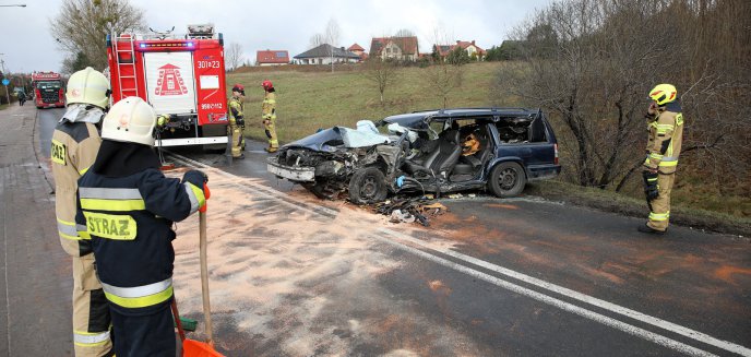 Artykuł: Wypadek na ul. Bałtyckiej w Olsztynie. Kierowca osobowego volvo zderzył się z ciężarówką [ZDJĘCIA]