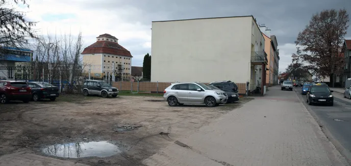 Miasto chce sprzedać działkę w pobliżu ronda Bema