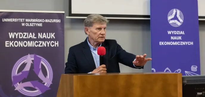 ''Gdy wyszło się z socjalizmu, lepiej do niego nie wracać. Profesor Leszek Balcerowicz na spotkaniu otwartym w UWM