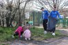 Piłkarze Stomilu, trenerzy, kibice oraz sympatycy z okazji Dnia Ziemii wzięli udział w akcji sprzątania terenów wokół stadionu oraz w parku Kusocińskiego