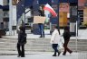21-latek przed olsztyńskim ratuszem co kilka dni wyraża swój sprzeciw wobec polityki rządu Prawa i Sprawiedliwości