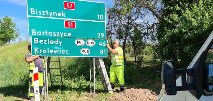 Pierwsze znaki drogowe z nazwą Królewiec już stoją [ZDJĘCIA]