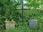 ''Najnowszy'' nagrobek pochodzi z roku 1921. Starzy mieszkańcy Pozort nadal przynoszą tam znicze