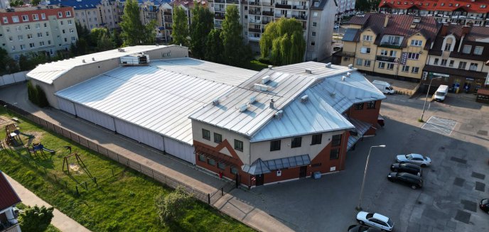 Artykuł: Jaroty. Na dachu popularnego marketu zamieszkają ludzie