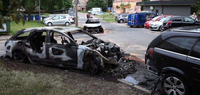 Artykuł: Na olsztyńskich Jarotach "przypadkowo" spłonęło pięć samochodów [ZDJĘCIA]