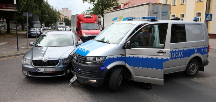 Artykuł: Radiowóz zderzył się ze skodą na osiedlu Wojska Polskiego w Olsztynie [ZDJĘCIA]