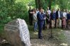 W Bałdach odsłonięto głaz Mikołaja Kopernika. Kamień ufundował starosta powiatu olsztyńskiego, Andrzej Abako (na zdjęciu, na pierwszym planie)
