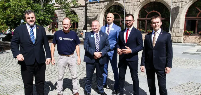 Konfederacja odkrywa karty. Ugrupowanie przedstawiło regionalną czołówkę kandydatów do Sejmu