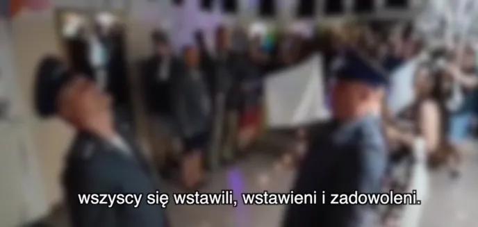 Dobra zabawa czy wystawienie na pośmiewisko? Kontrowersyjne nagranie z imprezy WSP w Szczytnie