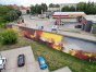 Na tyłach stacji paliw w Olsztynie powstał mural. Jego autorem jest Bartosz Świątecki