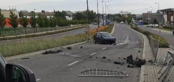 O poranku 22-latka w volkswagenie skosiła barierki na ulicy Towarowej w Olsztynie