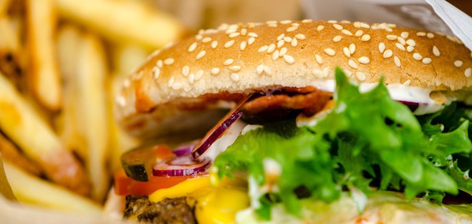 Artykuł: Jedzenie szybkie, ale jakim kosztem? Inflacja wypłoszyła część klientów restauracji fast food