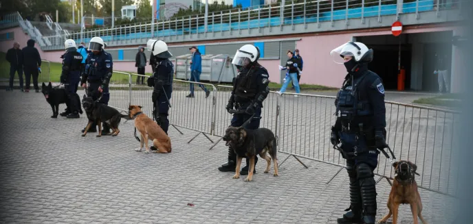 Najspokojniejsze derby od lat? Policja podsumowuje mecz Stomil-Olimpia