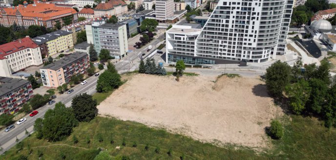 Artykuł: Był basen, jest plac, będzie osiedle. Deweloper wybuduje bloki w centrum Olsztyna