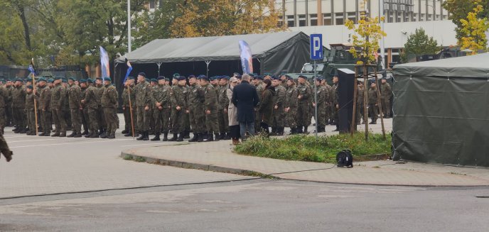 9 Olsztyński Batalion Dowodzenia świętuje na placu Solidarności [ZDJĘCIA]