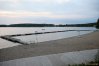 Molo przy boiskach do siatkówki nad jeziorem Ukiel zostało zmodernizowane