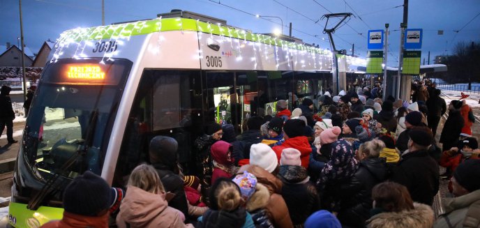 Świąteczny tramwaj na ulicach Olsztyna. Duża frekwencja na imprezie MOK-u [ZDJĘCIA, WIDEO]