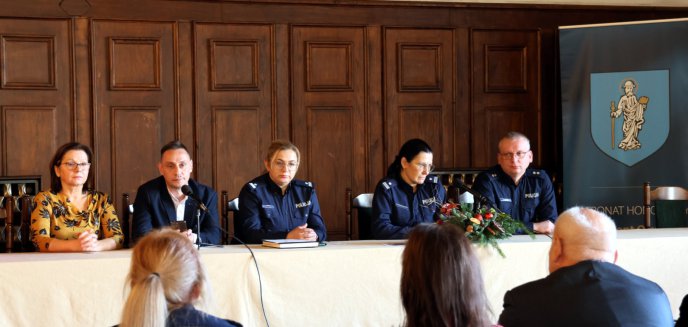 Artykuł: ''Apelujemy o zachowanie ostrożności''. Mieszkańcy Olsztyna i policja debatowali o bezpieczeństwie seniorów