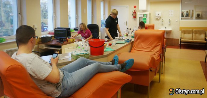 Olsztyńscy dawcy krwi otrzymali darmowe choinki od Lasów Państwowych