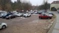 Parking przy ul. Nowowiejskiego to jedno z niewielu miejsc, gdzie w okolicy starówki parkować można za darmo