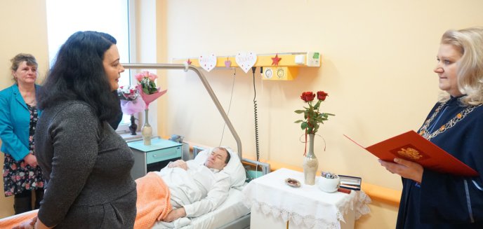 Powiedzieli sobie „tak” w olsztyńskim szpitalu. „Nieważne gdzie, ważne z kim” [ZDJĘCIA]