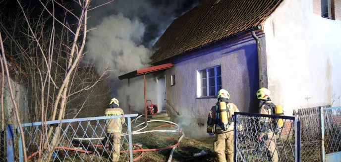 Pożar w Gutkowie. Na miejscu pięć zastępów straży [ZDJĘCIA, WIDEO, AKTUALIZACJA]