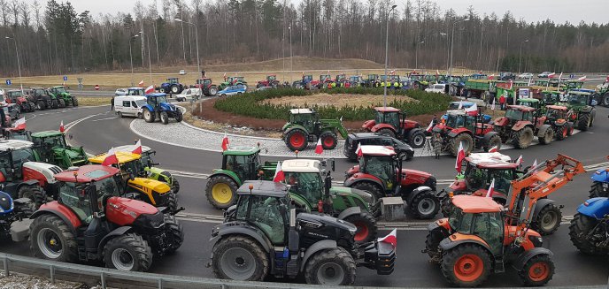 ''Nie zgadzamy się z polityką UE''. Rolnicy protestowali przeciw regulacjom i importowi zboża z Ukrainy [WIDEO, ZDJĘCIA]