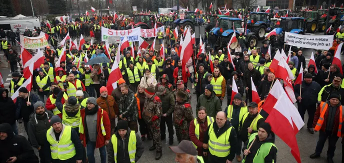 Protest rolników w Olsztynie. Ciągniki ''zalały miasto'' [ZDJĘCIA, WIDEO]