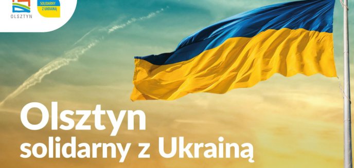 Artykuł: Wieża olsztyńskiego ratusza podświetlona na niebiesko-żółto