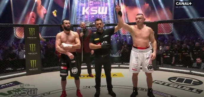 KSW Epic. Dramat Mameda Khalidova! Adamek wygrał przez TKO [WIDEO]