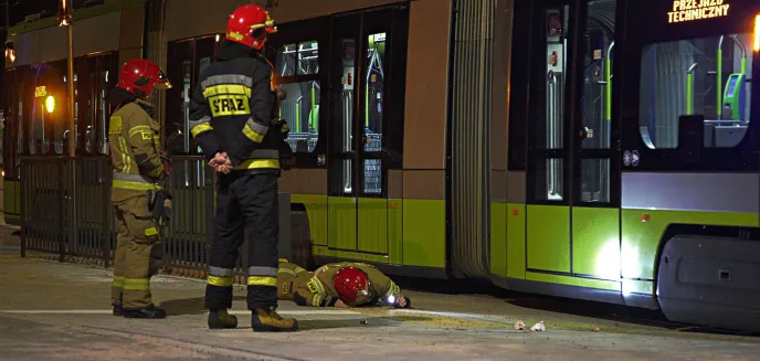 Tramwaj potrącił mężczyznę na Nagórkach [ZDJĘCIA, WIDEO]